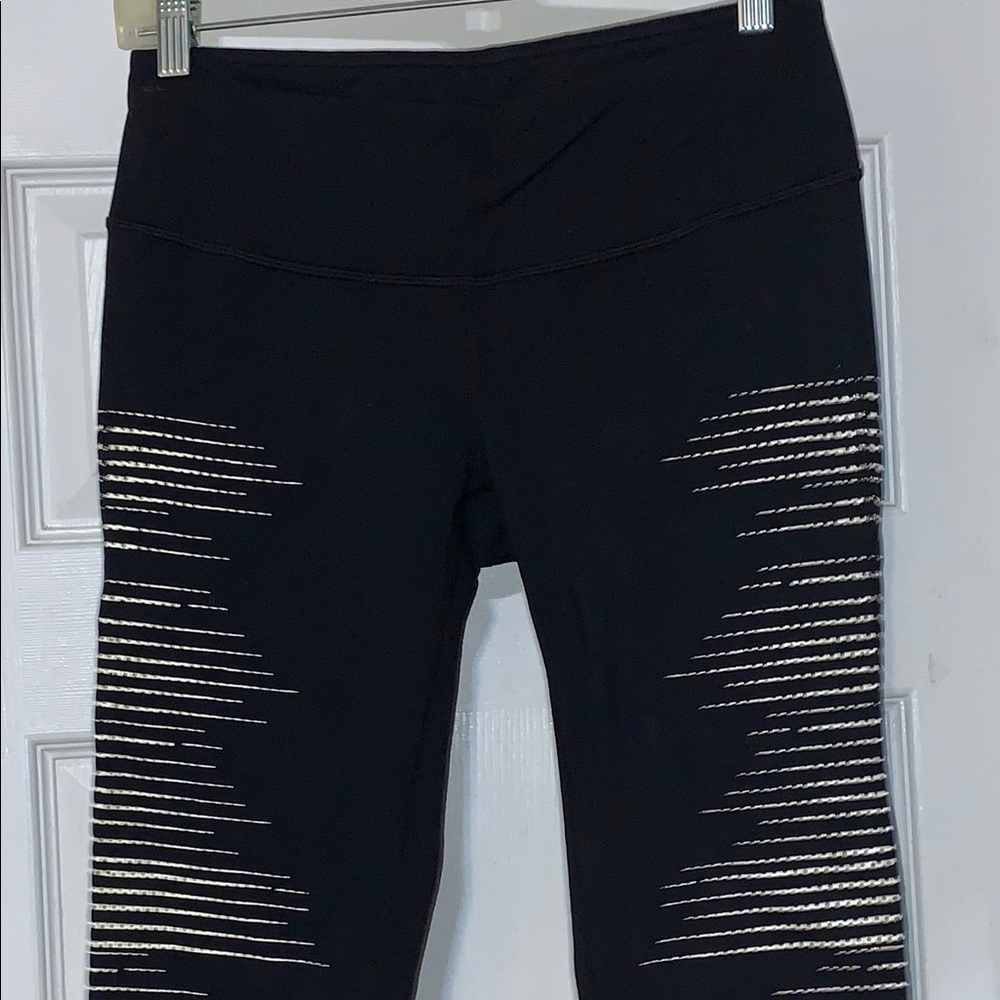 Athleta Cropped Capri Pants Medium Black White GUC